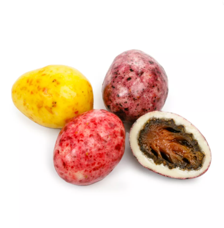 ДРАЖЕ Сосновая шишка в белом шоколаде с таежными ягодами